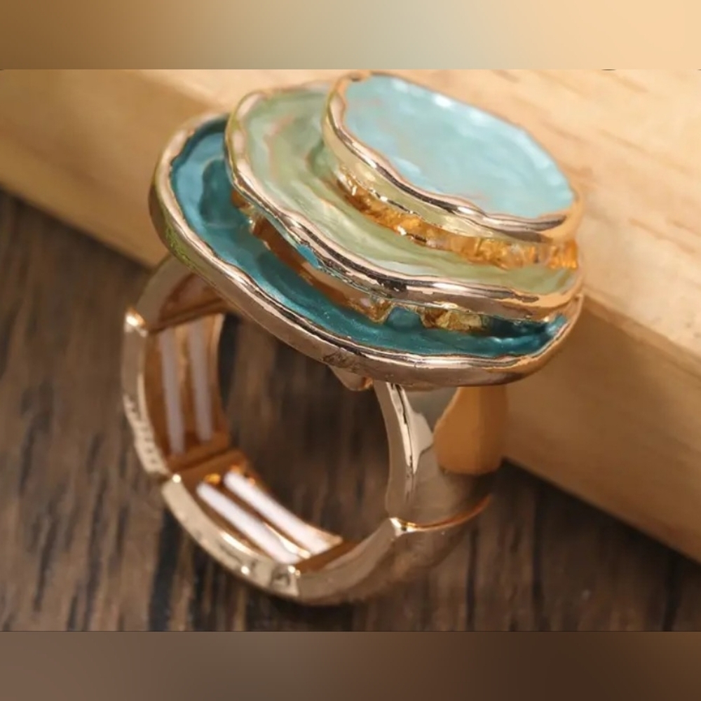 Ring - Picture 2 of 8